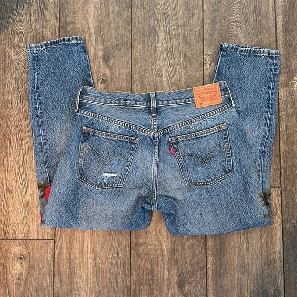 Levi Women’s Rose Jeans - Picture 2 of 3